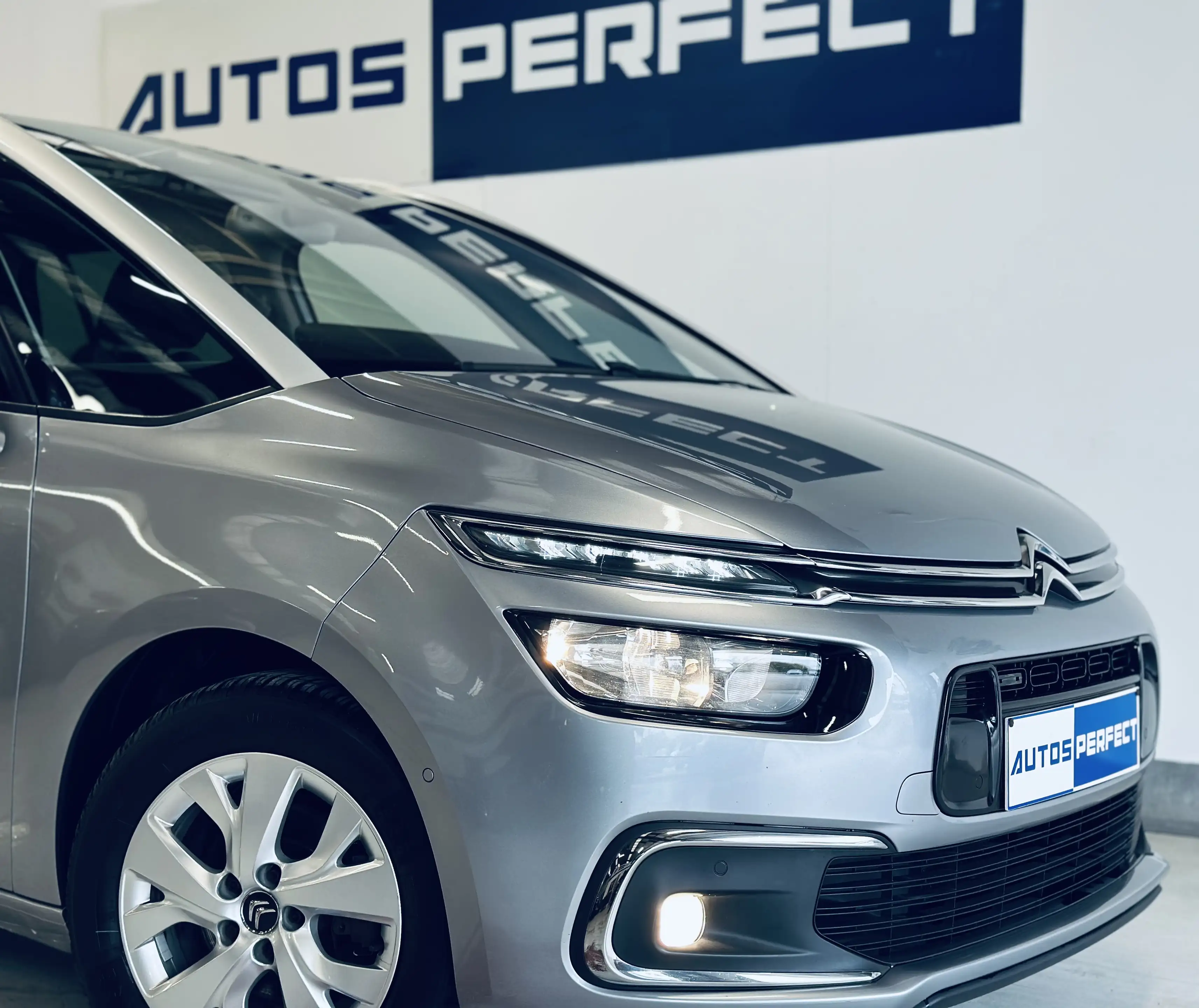 Citroen C4 Picasso 1.2 7 PLACES AUTOMATIQUE PALETTE  CAMERA PDC NAVI — photo 4