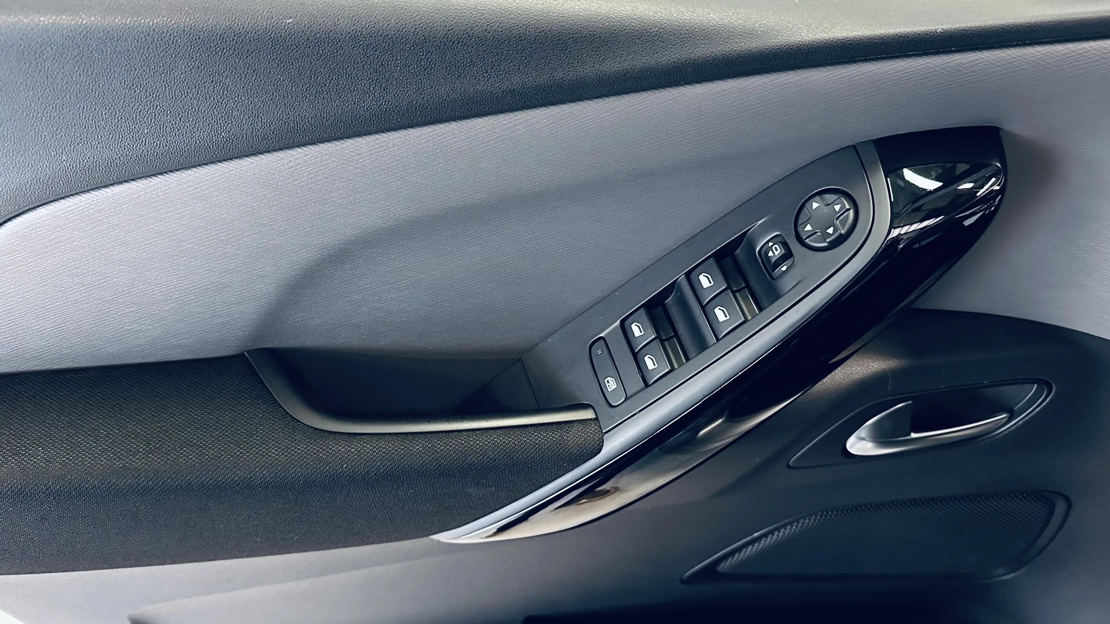 Citroen C4 Picasso 1.2 7 PLACES AUTOMATIQUE PALETTE  CAMERA PDC NAVI — photo 14