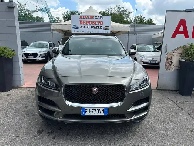 Jaguar F-Pace F-Pace 2015 2.0d i4 Prestige awd 180cv auto my18