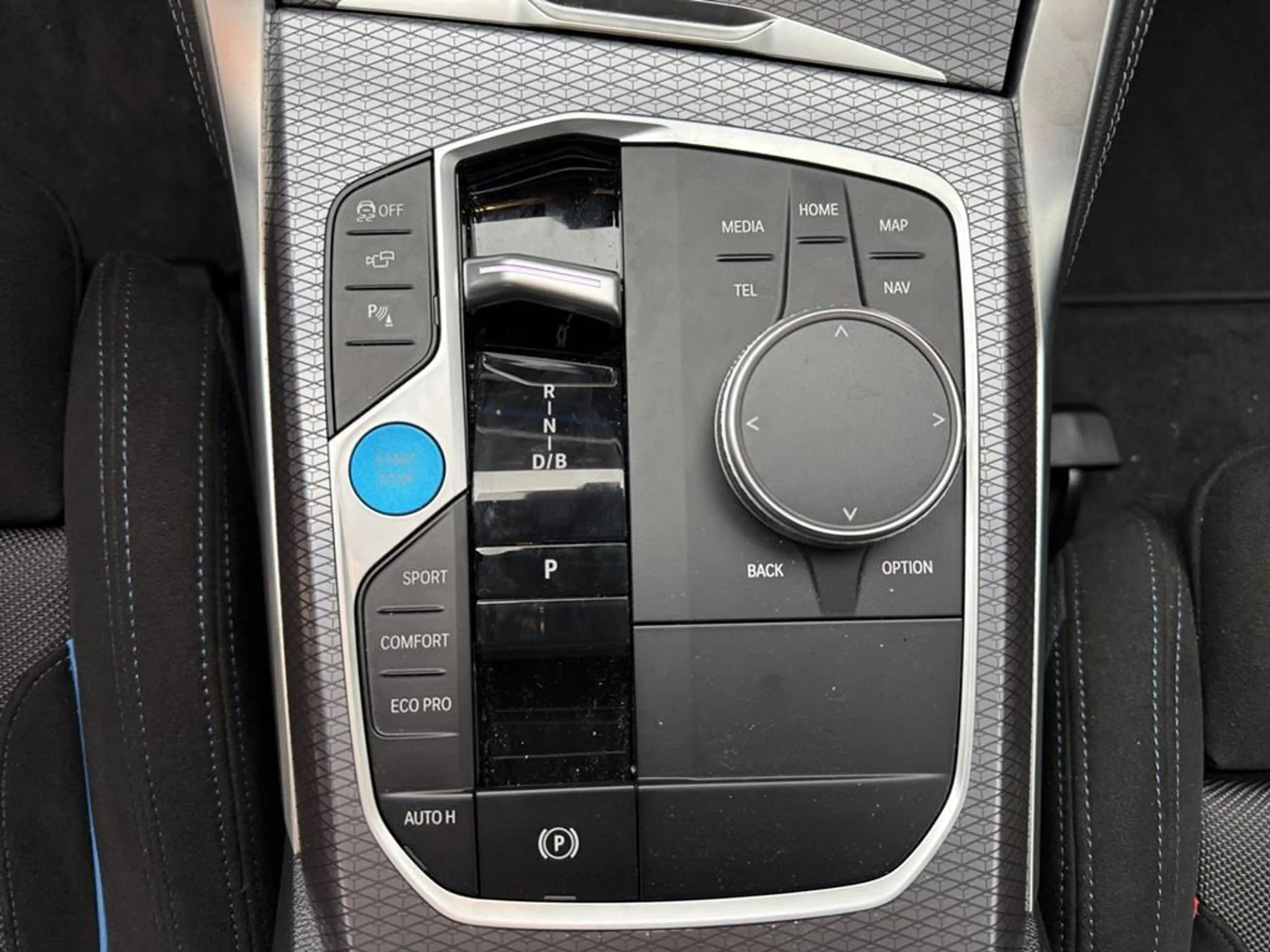 BMW i4 M Sport — photo 11