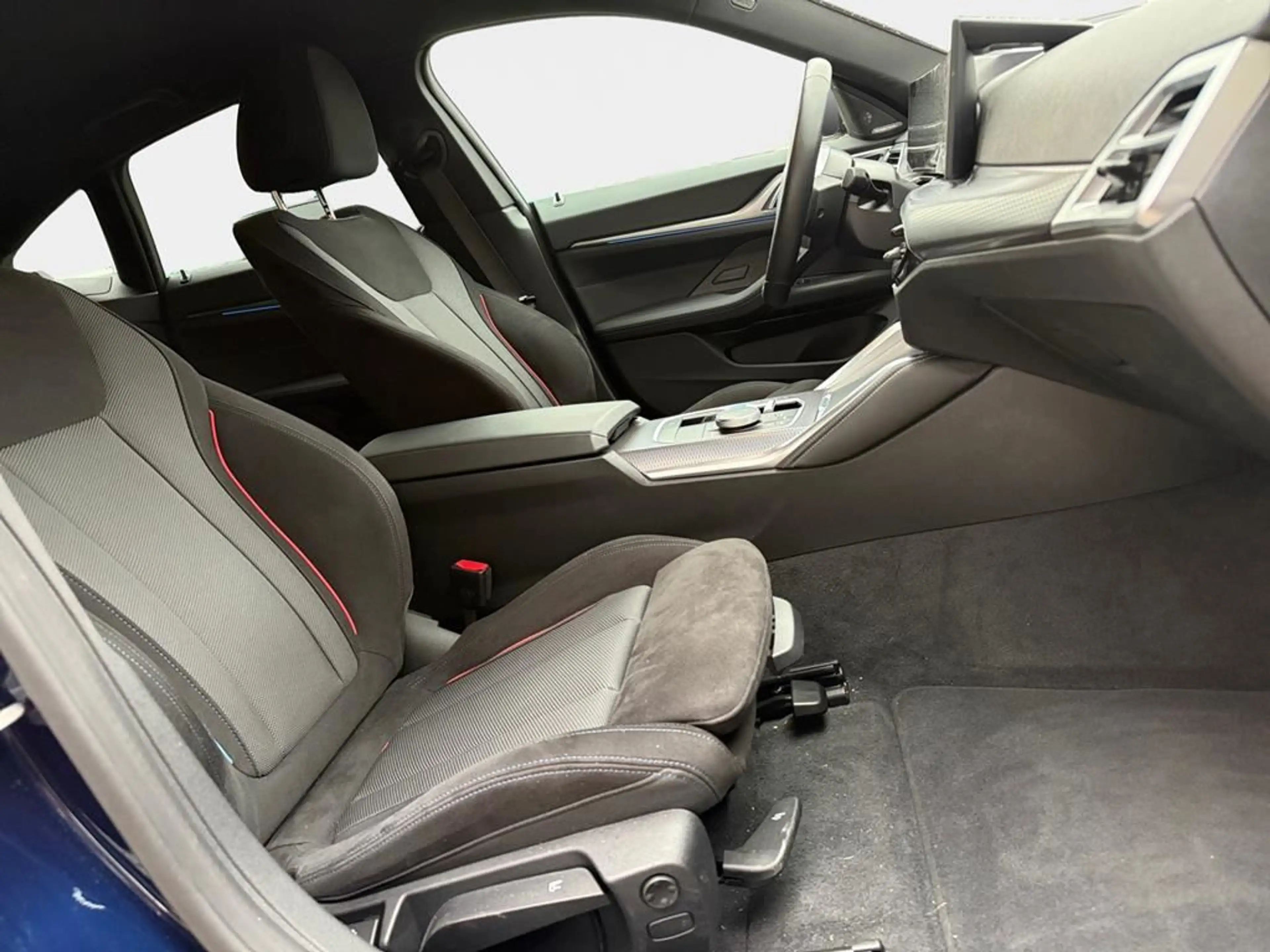 BMW i4 M Sport — photo 14