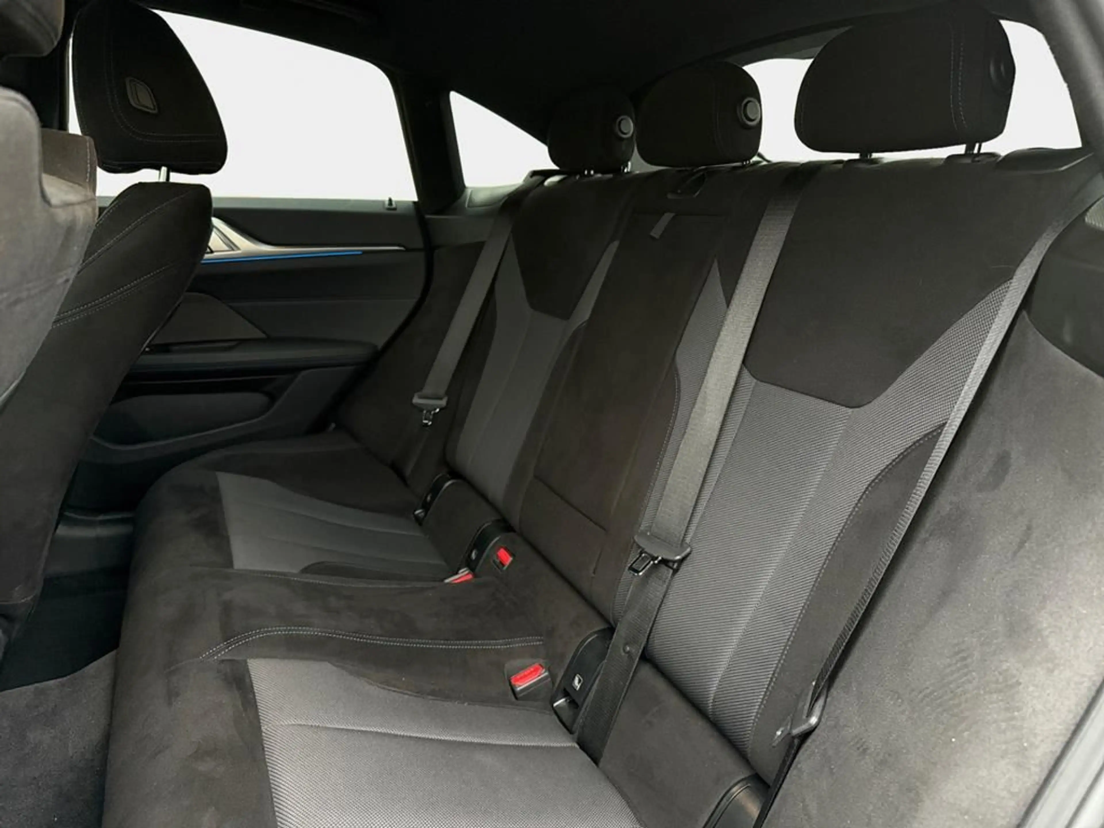 BMW i4 M Sport — photo 15