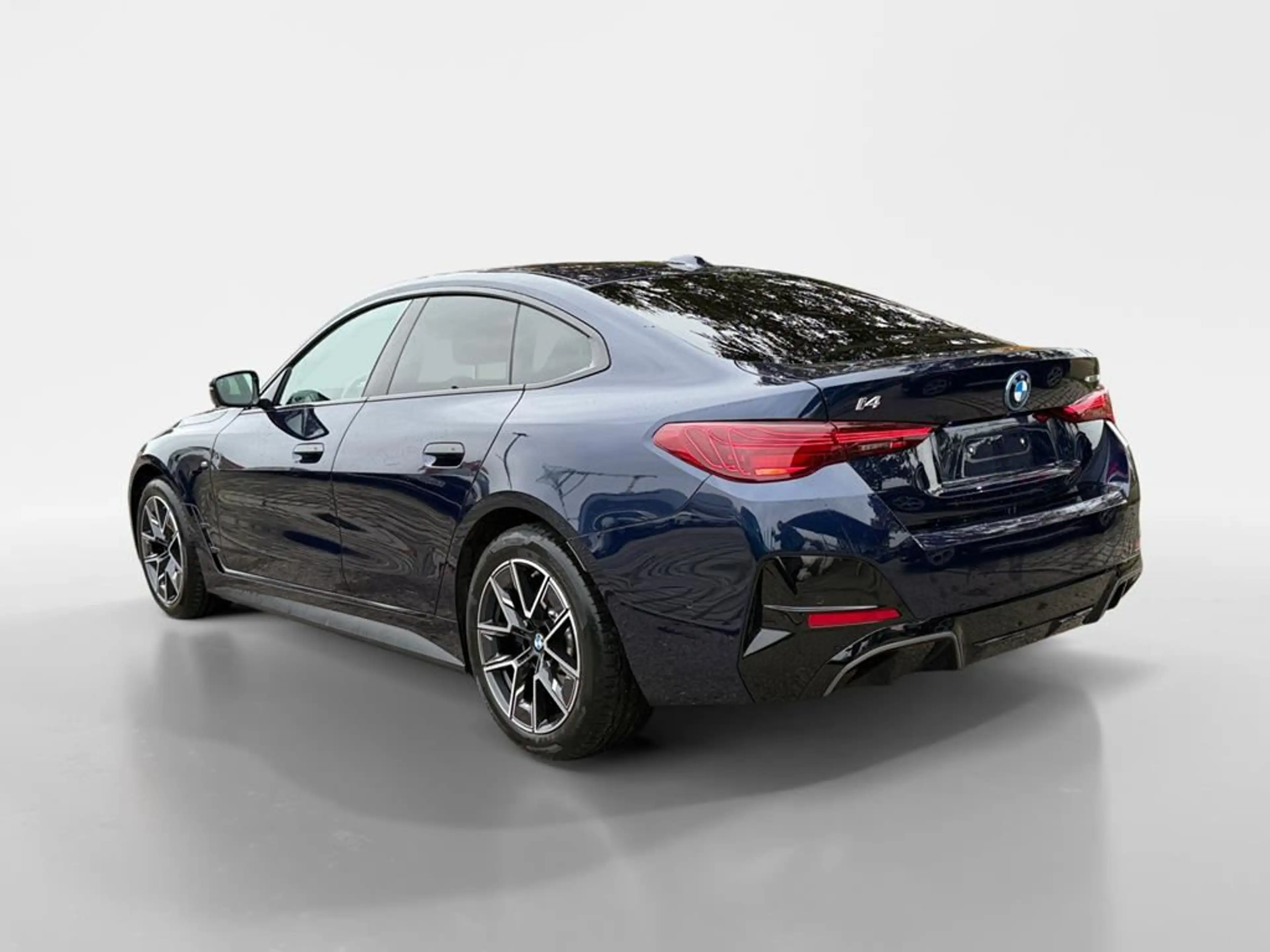 BMW i4 M Sport — photo 5