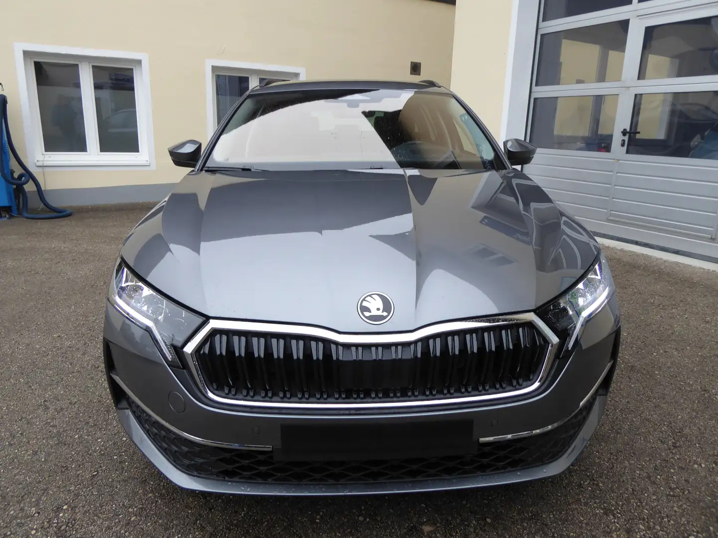 Skoda Octavia 2.0 TDI 110 kW Selection, DSG ,AHV,Met. Grau - 2