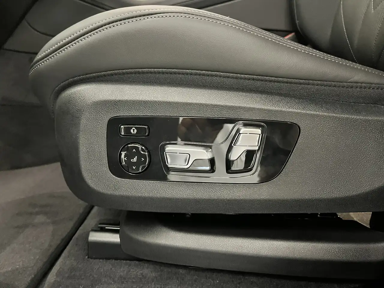 BMW XM 50e *Soft Close / AHK / Bowers&Wilkins*, миниатюра 16