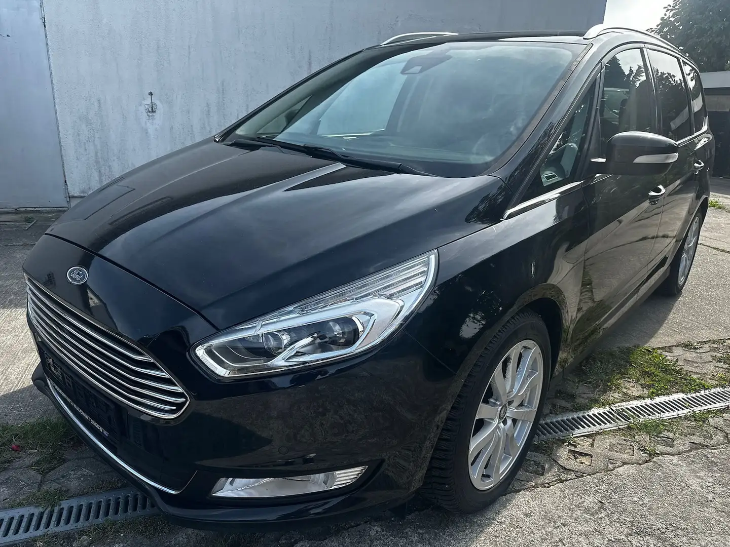 Ford Galaxy 2,0 TDCI Voll*Titanium*Panorama*7.Sitze* Schwarz - 1