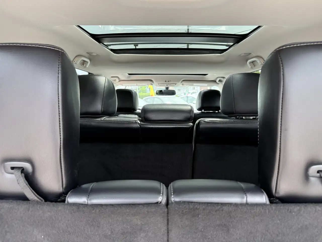 Nissan Pathfinder снимка Nissan Pathfinder