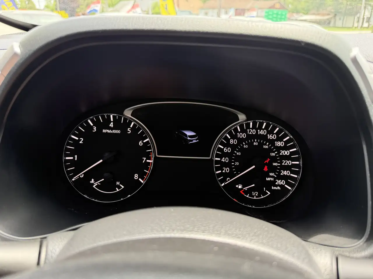 Nissan Pathfinder снимка Nissan Pathfinder