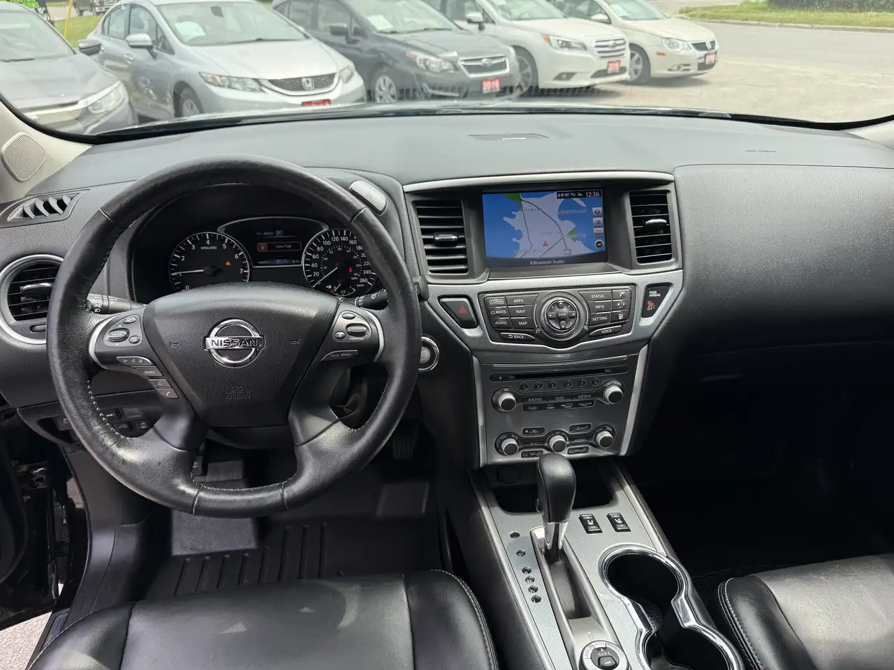 Nissan Pathfinder снимка Nissan Pathfinder