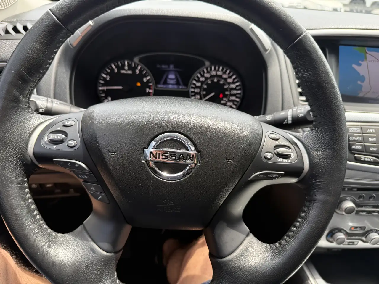 Nissan Pathfinder снимка Nissan Pathfinder