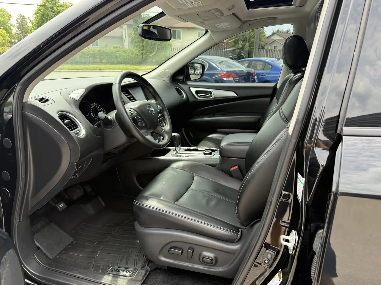 Nissan Pathfinder снимка Nissan Pathfinder