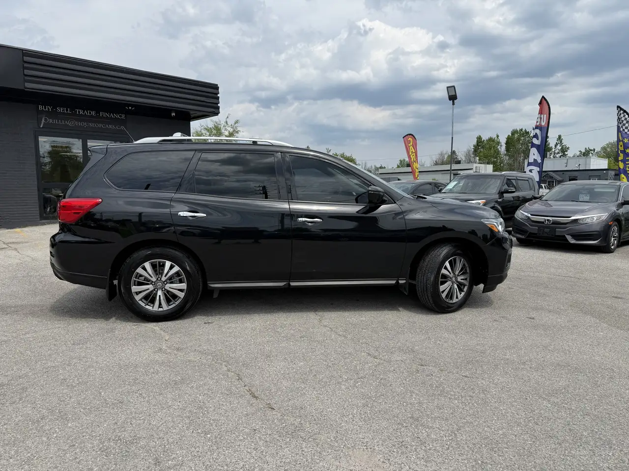 Nissan Pathfinder снимка Nissan Pathfinder
