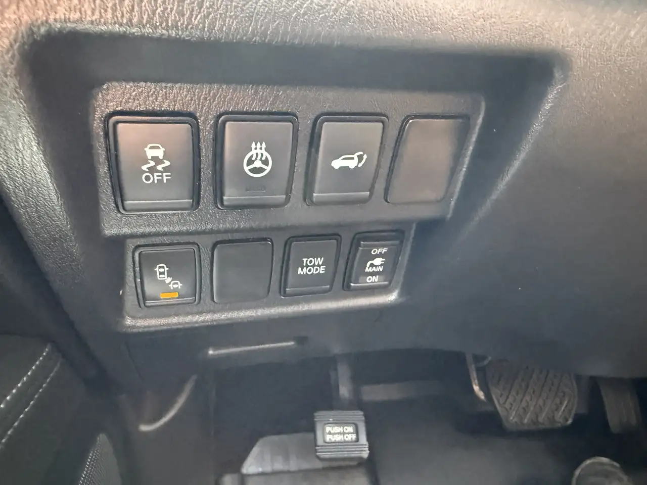 Nissan Pathfinder снимка Nissan Pathfinder
