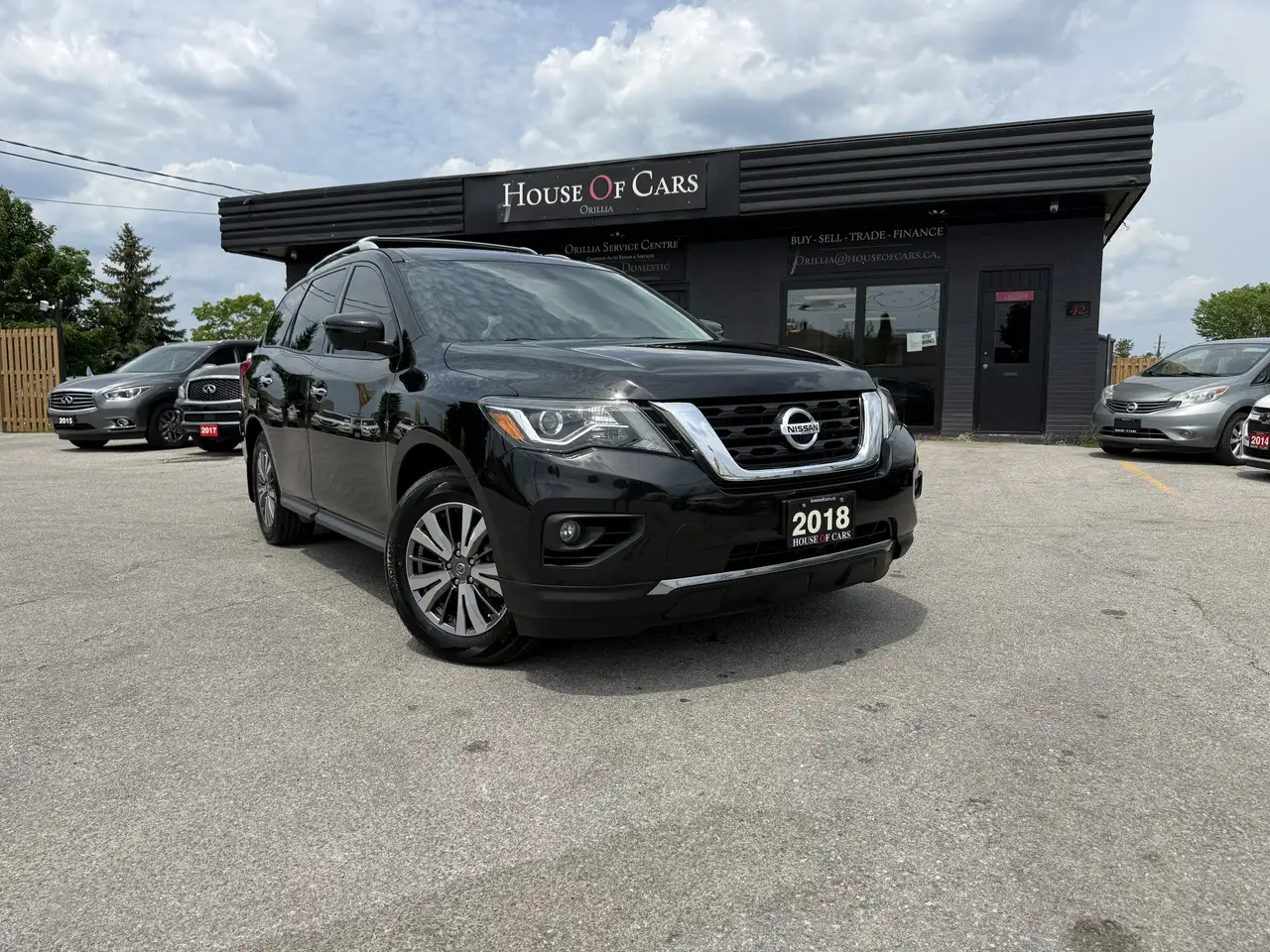 Nissan Pathfinder снимка Nissan Pathfinder