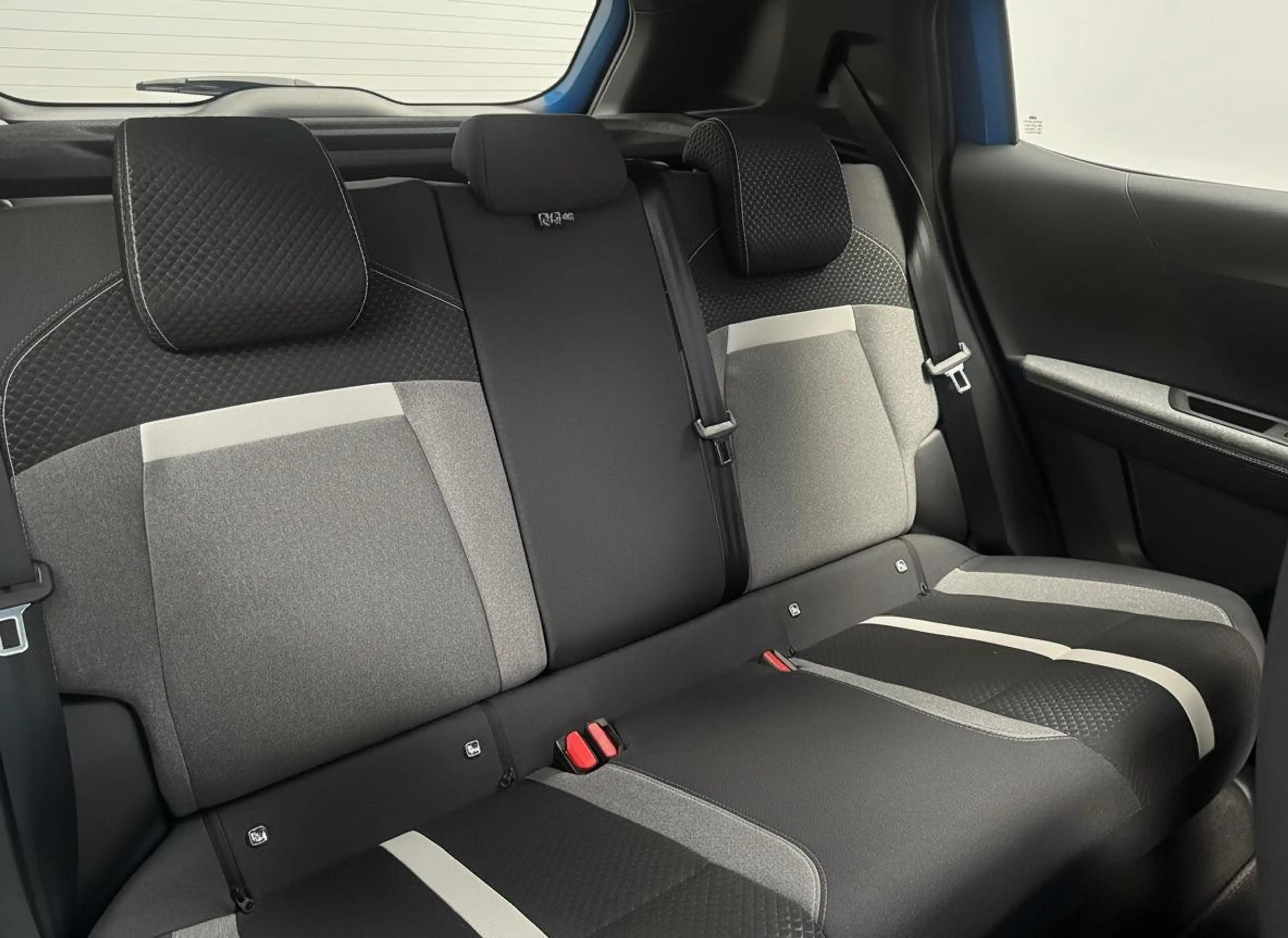 Opel Frontera Extended range Electric GS 54 kWh | Winter pakket — photo 8