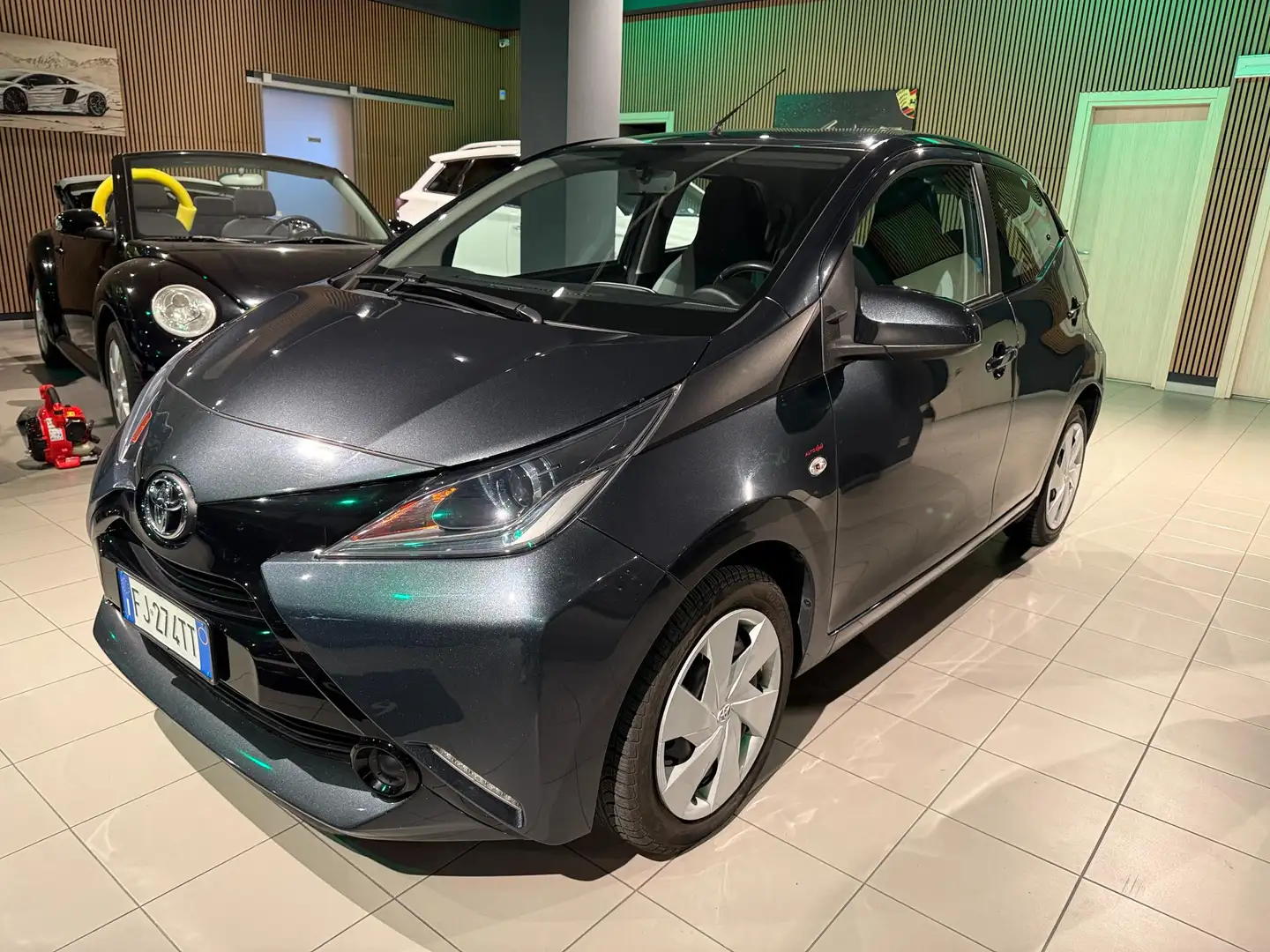 Toyota Aygo X Aygo 5p 1.0 x-wave my15 Grigio - 1