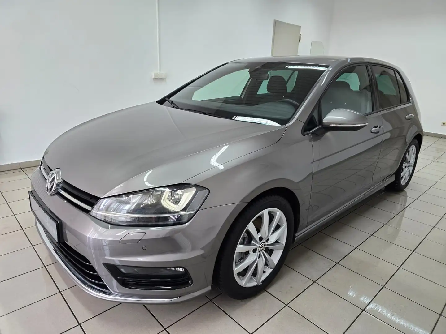 Volkswagen Golf 1.4 TSI Lim. Highline 2 x R Line Xenon CarPlay 17" Grau - 1