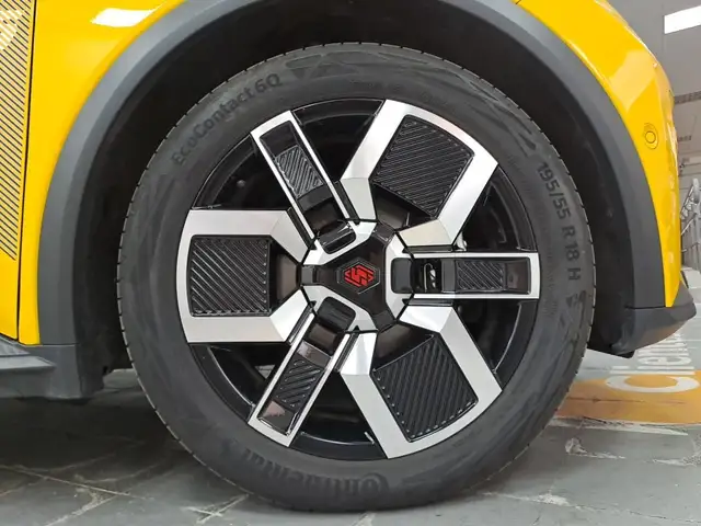 Renault Megane E-Tech view 7