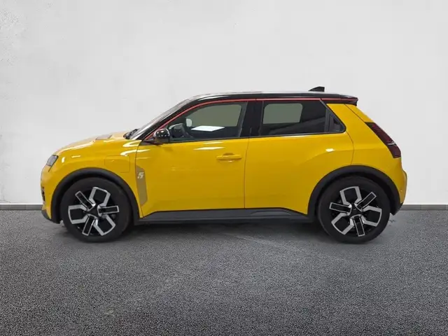 Renault Megane E-Tech view 4