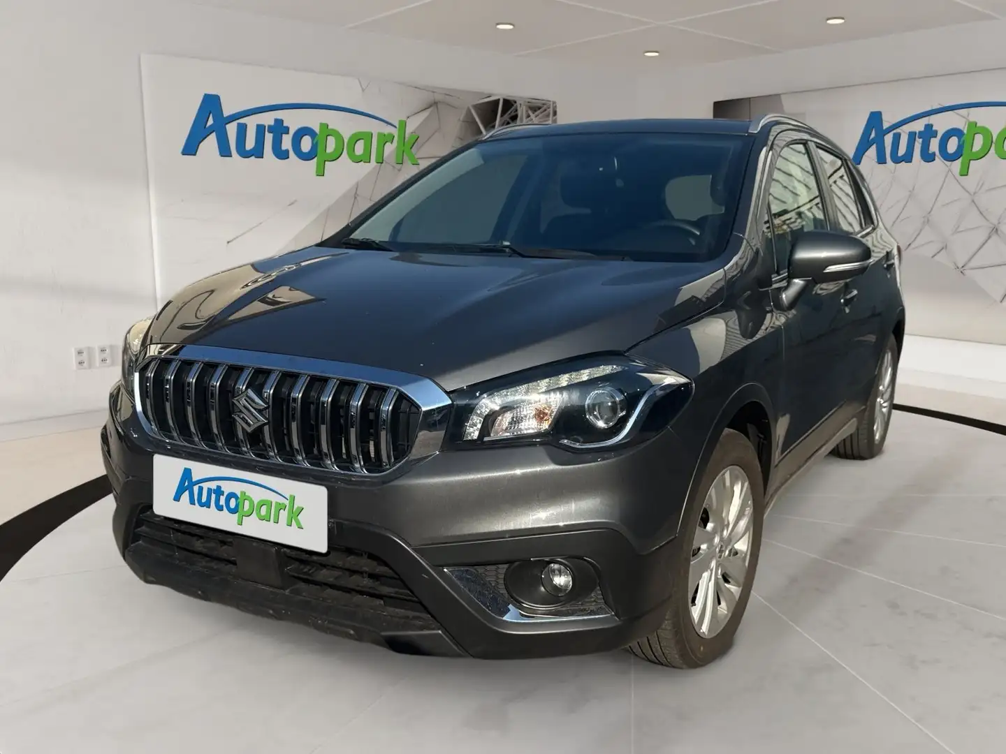 Suzuki SX4 S-Cross 1,4 Benzin Grau - 1