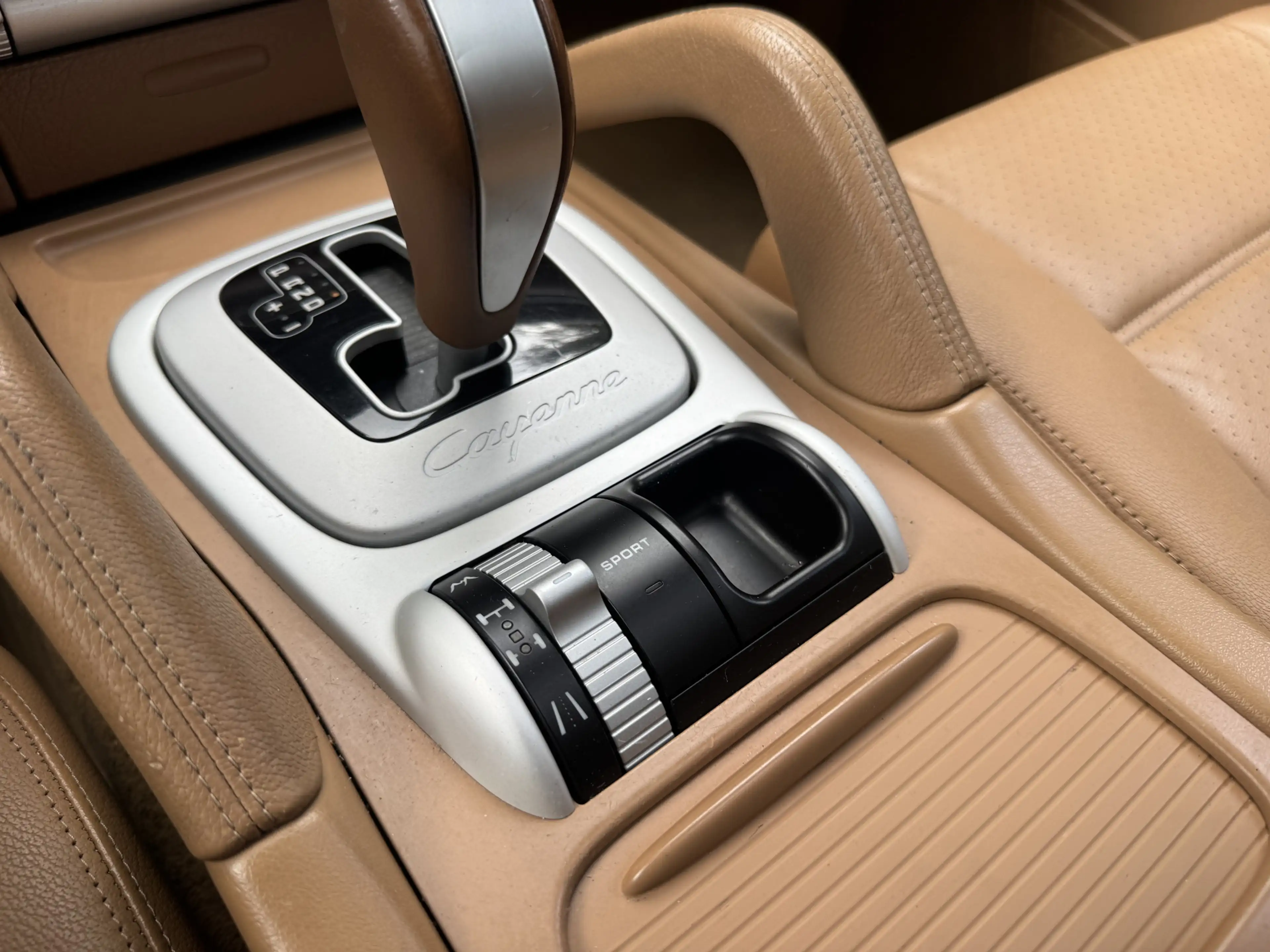 Porsche Cayenne 4.8 S — photo 18