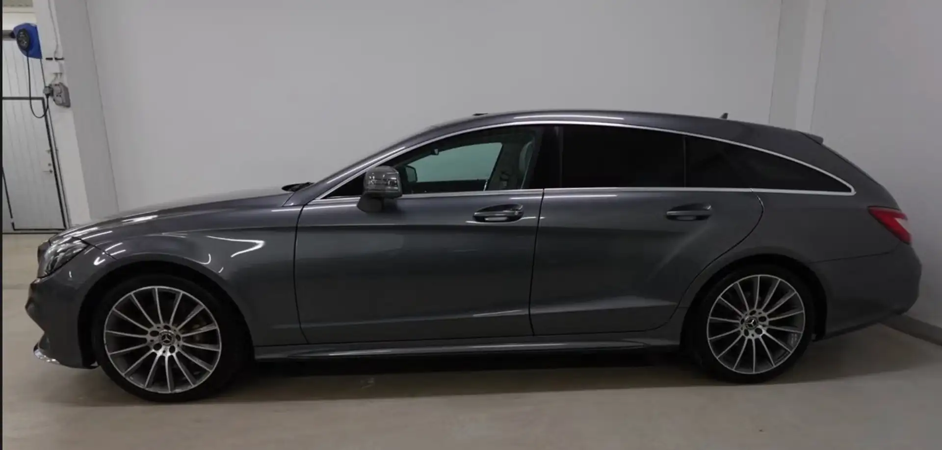 Mercedes-Benz CLS 350 BlueTec / d 4Matic AMG-LINE Gris - 2