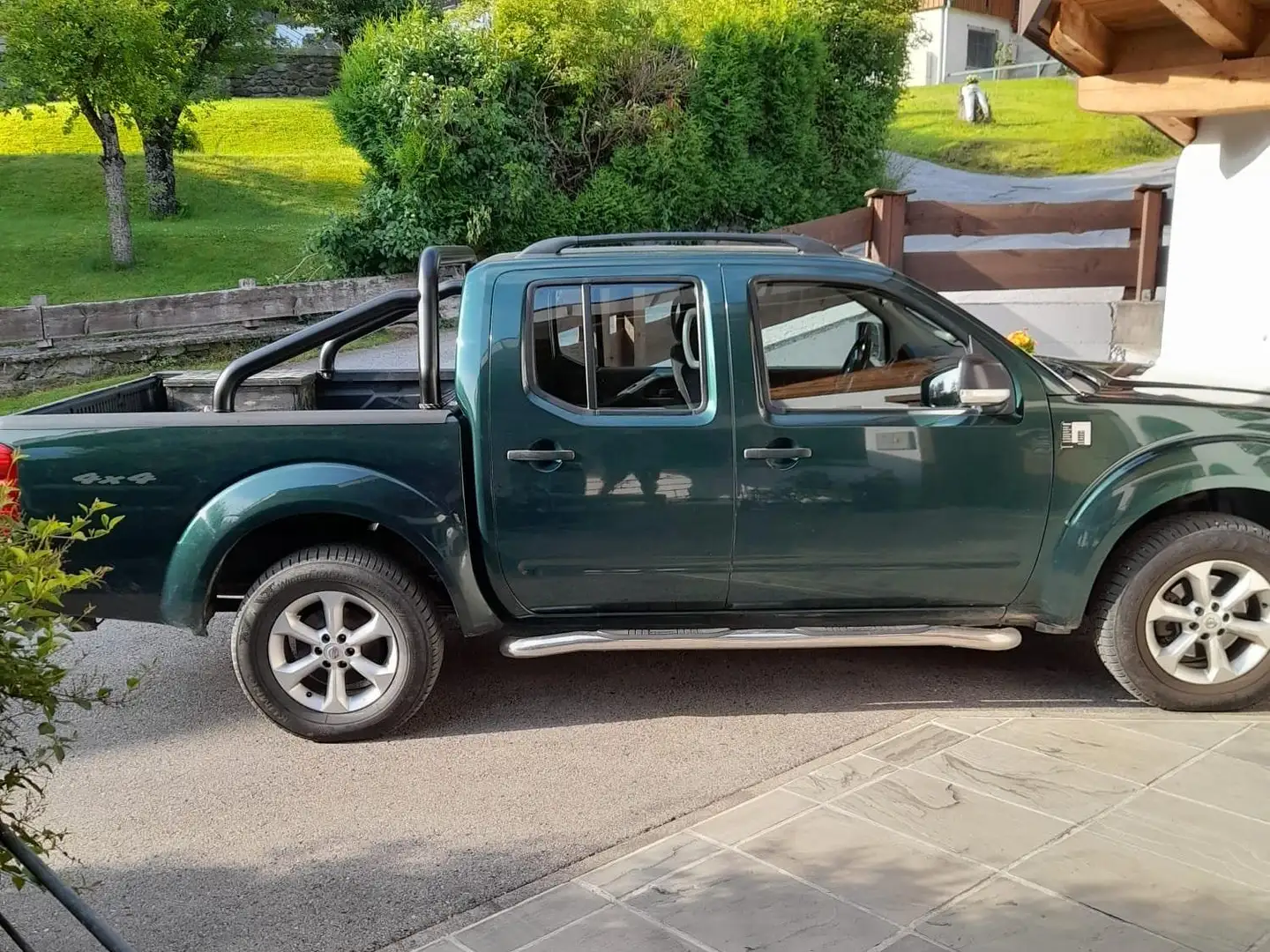 Nissan Navara XE 2,5 dCi 4x4 Grün - 2