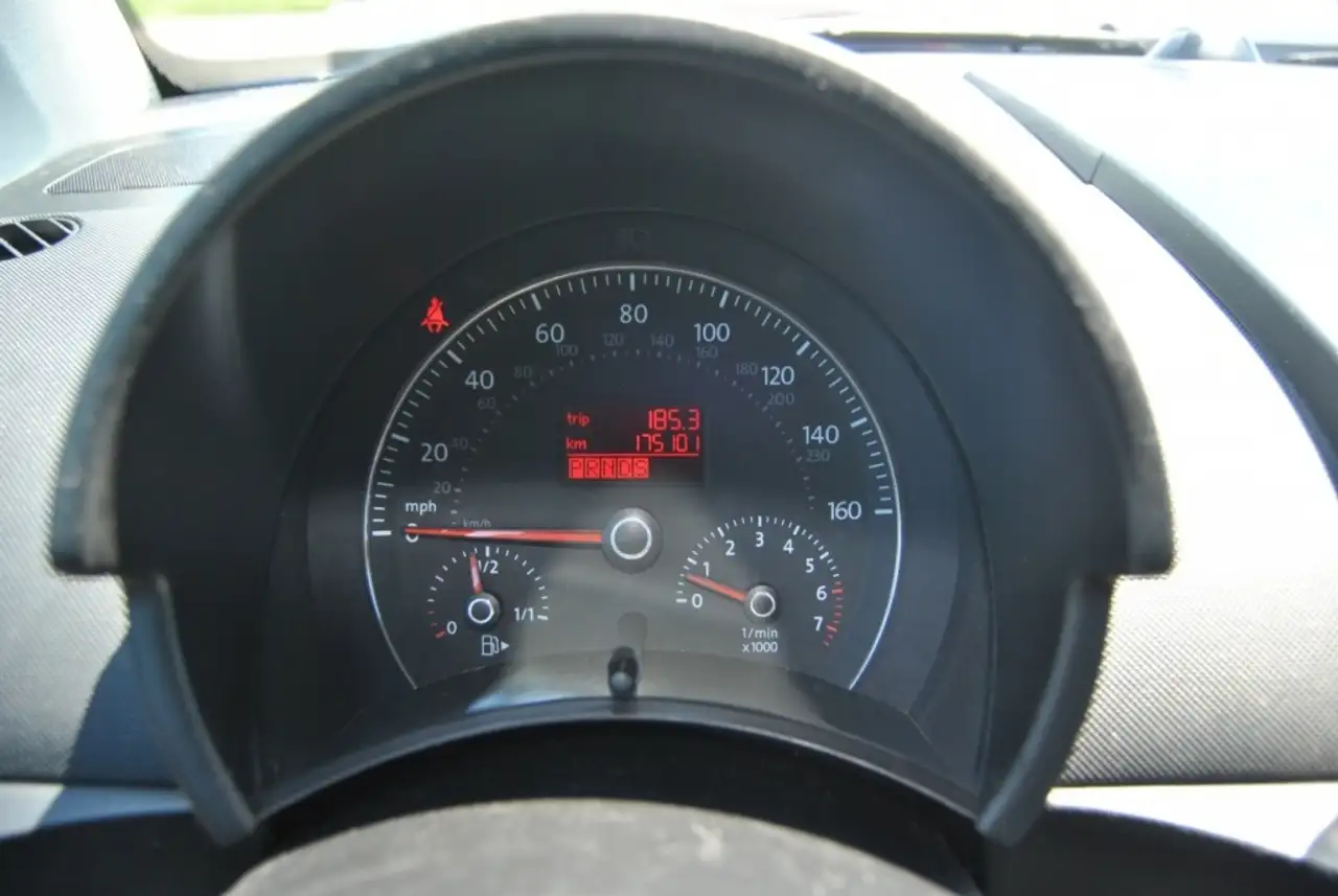 Volkswagen Beetle photo Volkswagen Beetle