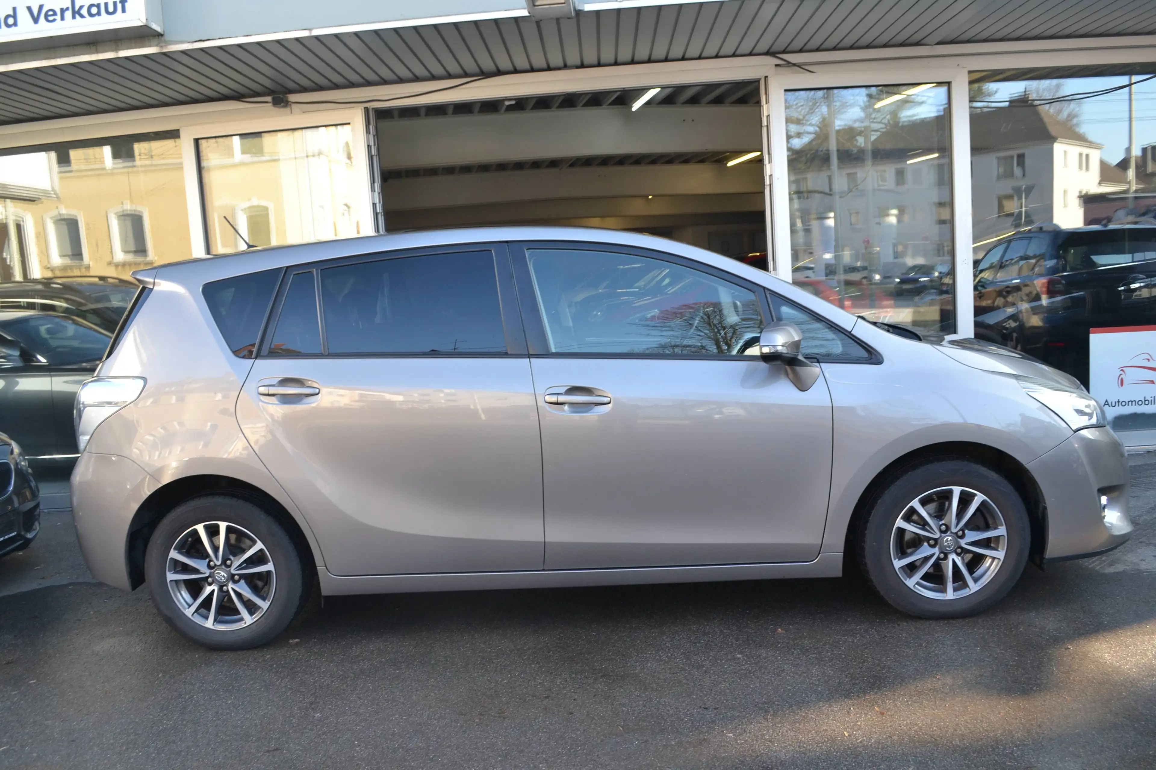 Toyota Verso 1.6 D-4D SkyView 1.HAND*PANORAMA*KAMERA*AHK*NAVIGA — photo 8