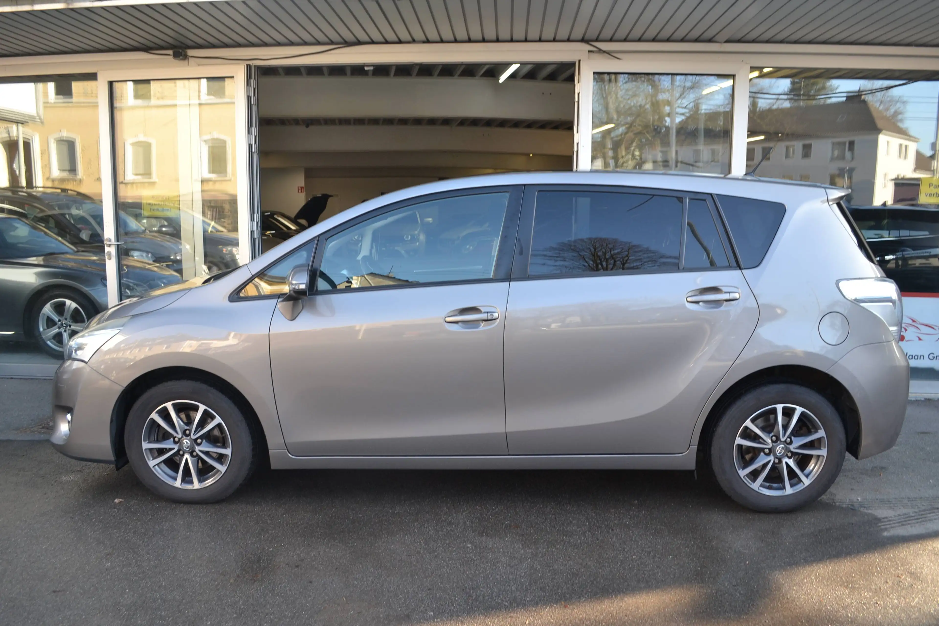 Toyota Verso 1.6 D-4D SkyView 1.HAND*PANORAMA*KAMERA*AHK*NAVIGA — photo 7
