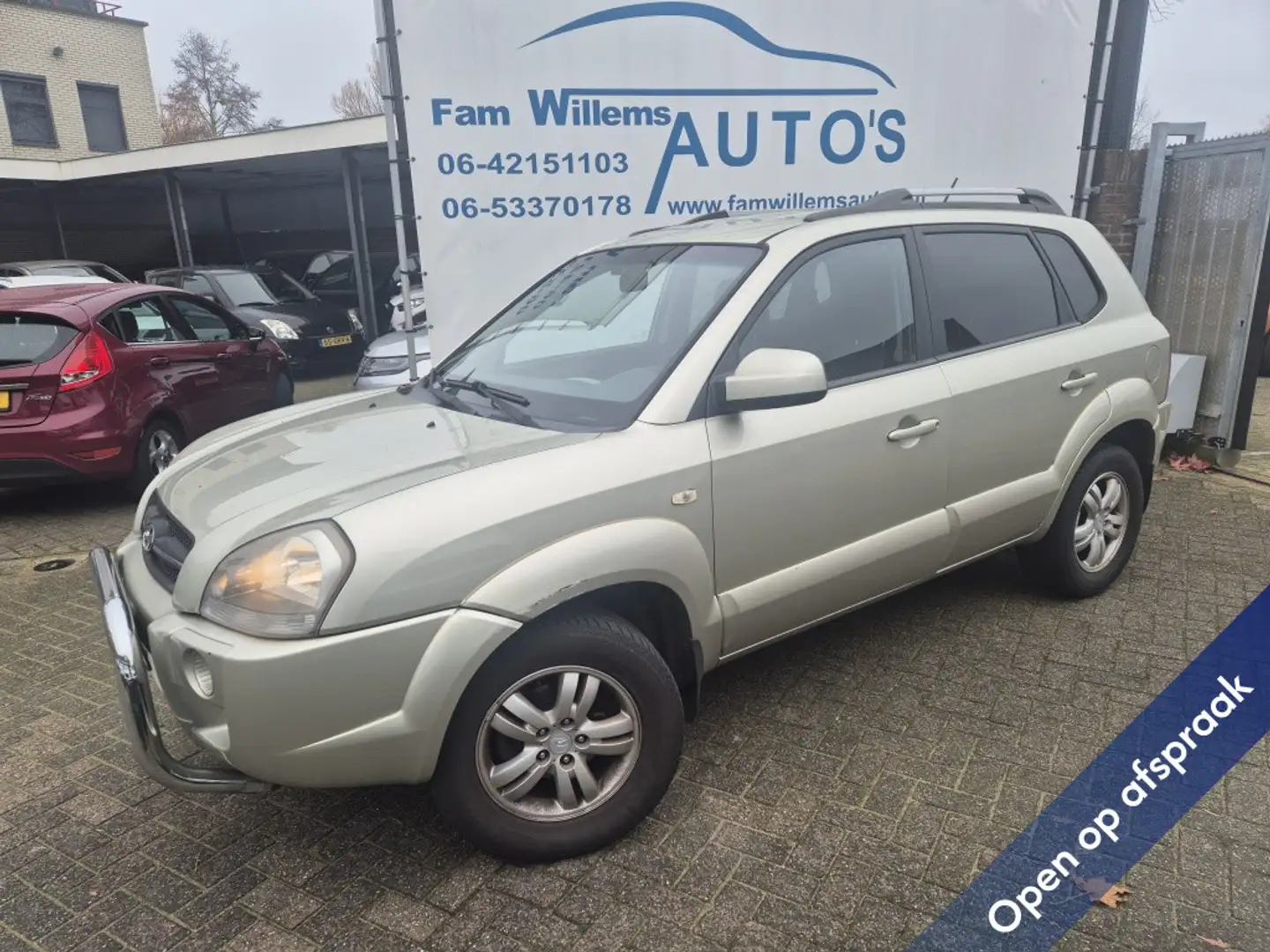 Hyundai TUCSON 2.0i Style Leer Clima Nap Bull bar. Grijs - 1