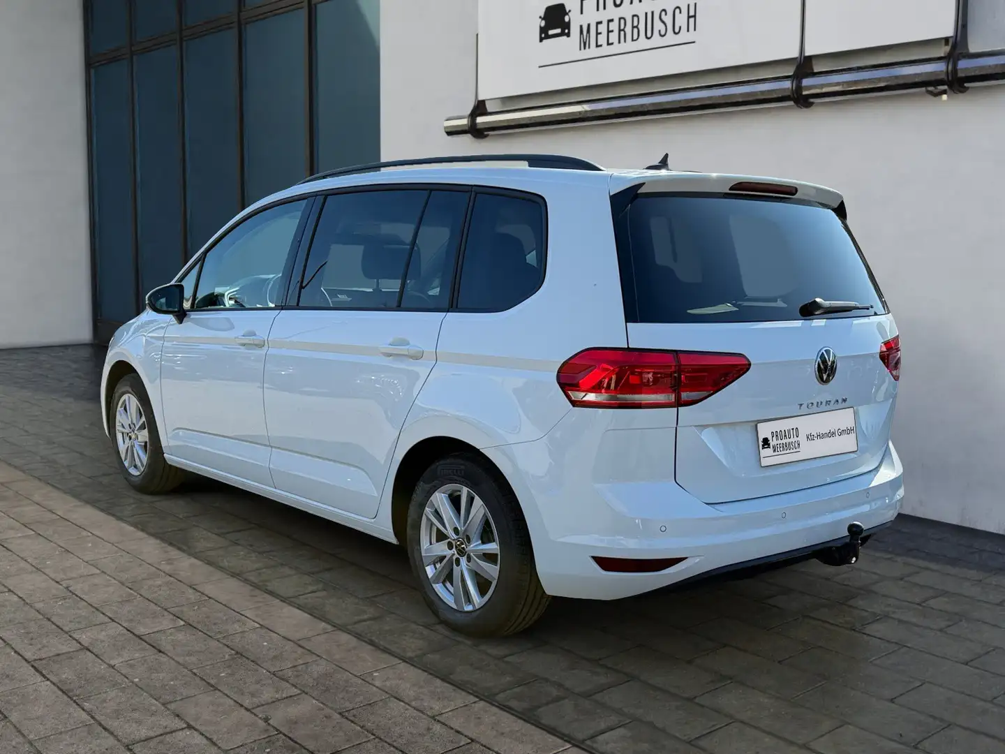 Volkswagen Touran Comfortline AHK/PANO/RFK/EASYOPEN/7SITZE Weiß - 2