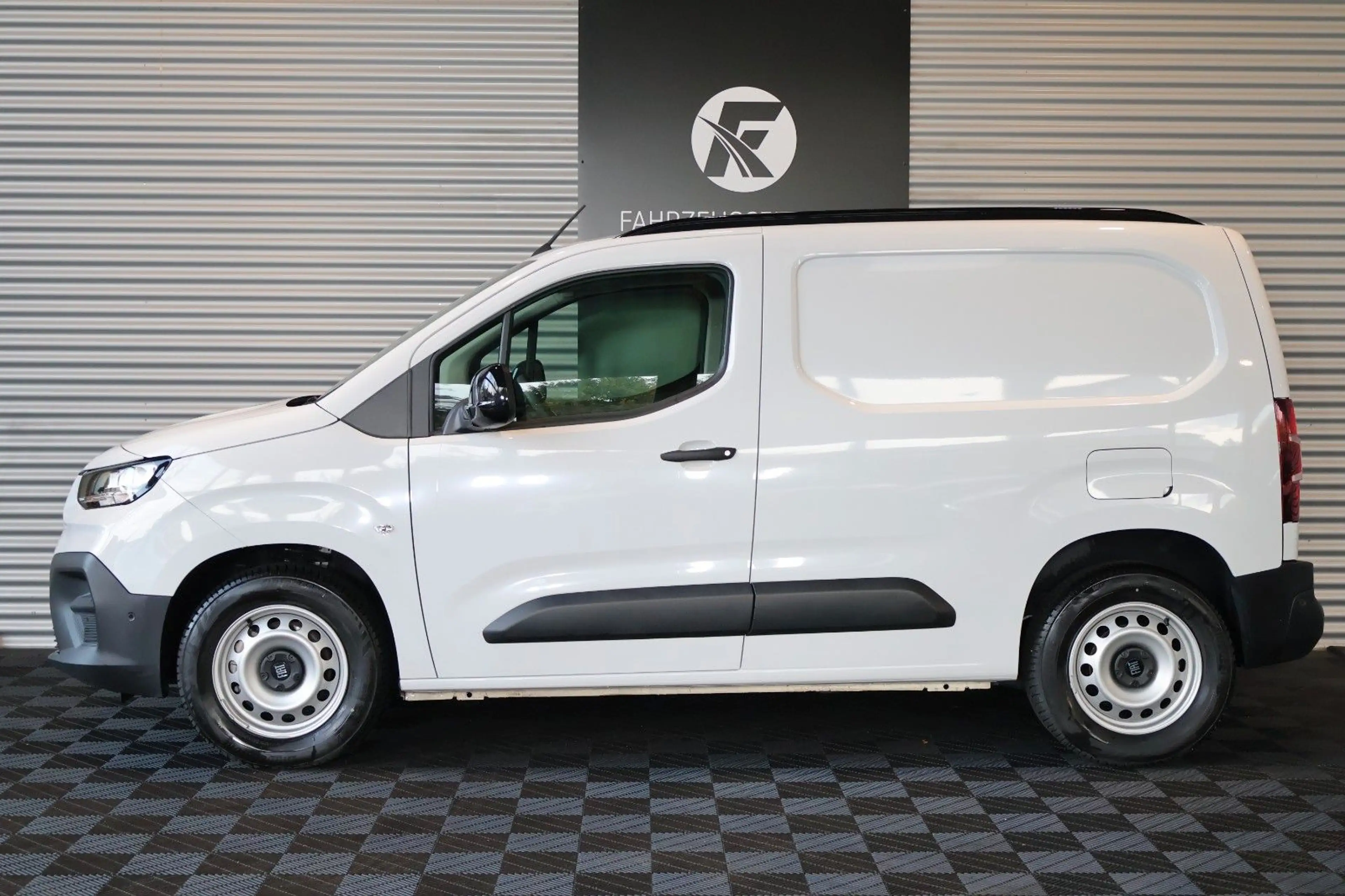 Fiat Doblo Doblò L1 1.5 BlueHDi/KAMERA/TOTW./PDC/3-SITZER — photo 2