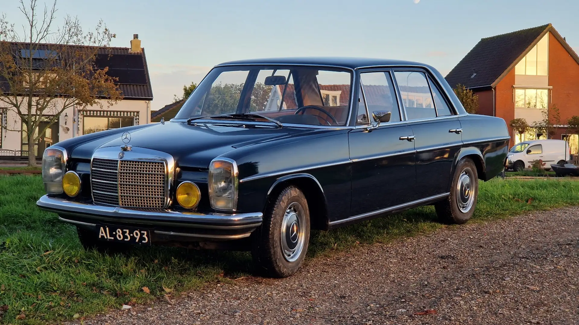 Mercedes-Benz 220 - 1