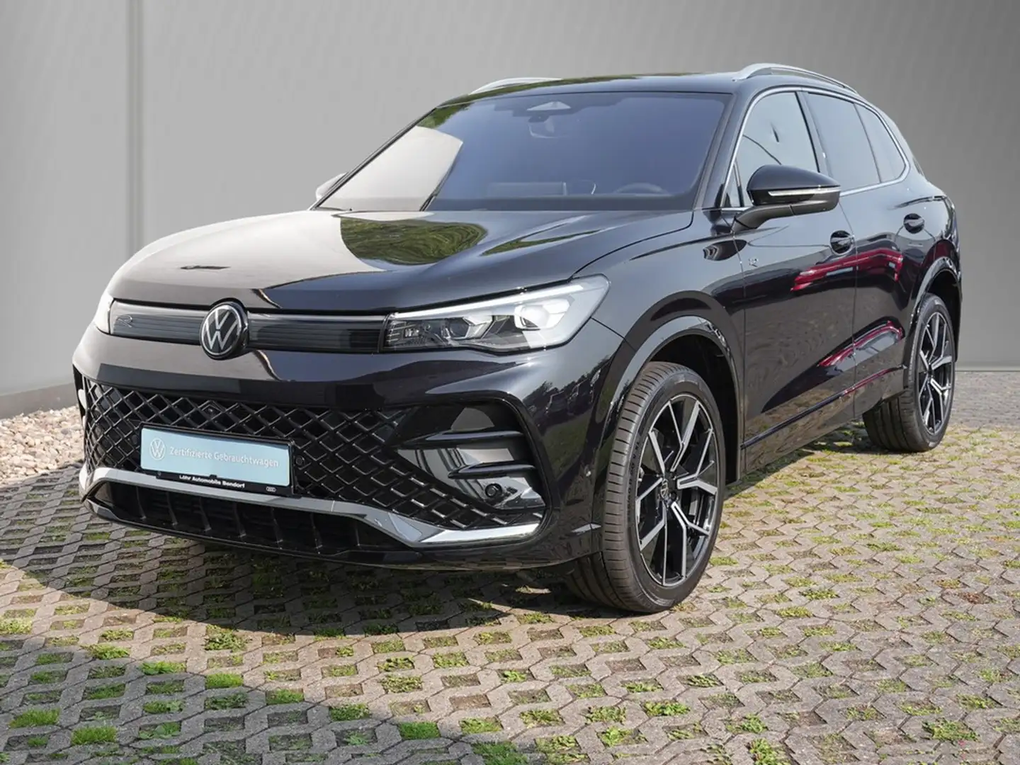 Volkswagen Tiguan 2.0 TDI DSG 4Motion R-Line *Pano*Standhzg.*AHK*... Schwarz - 2