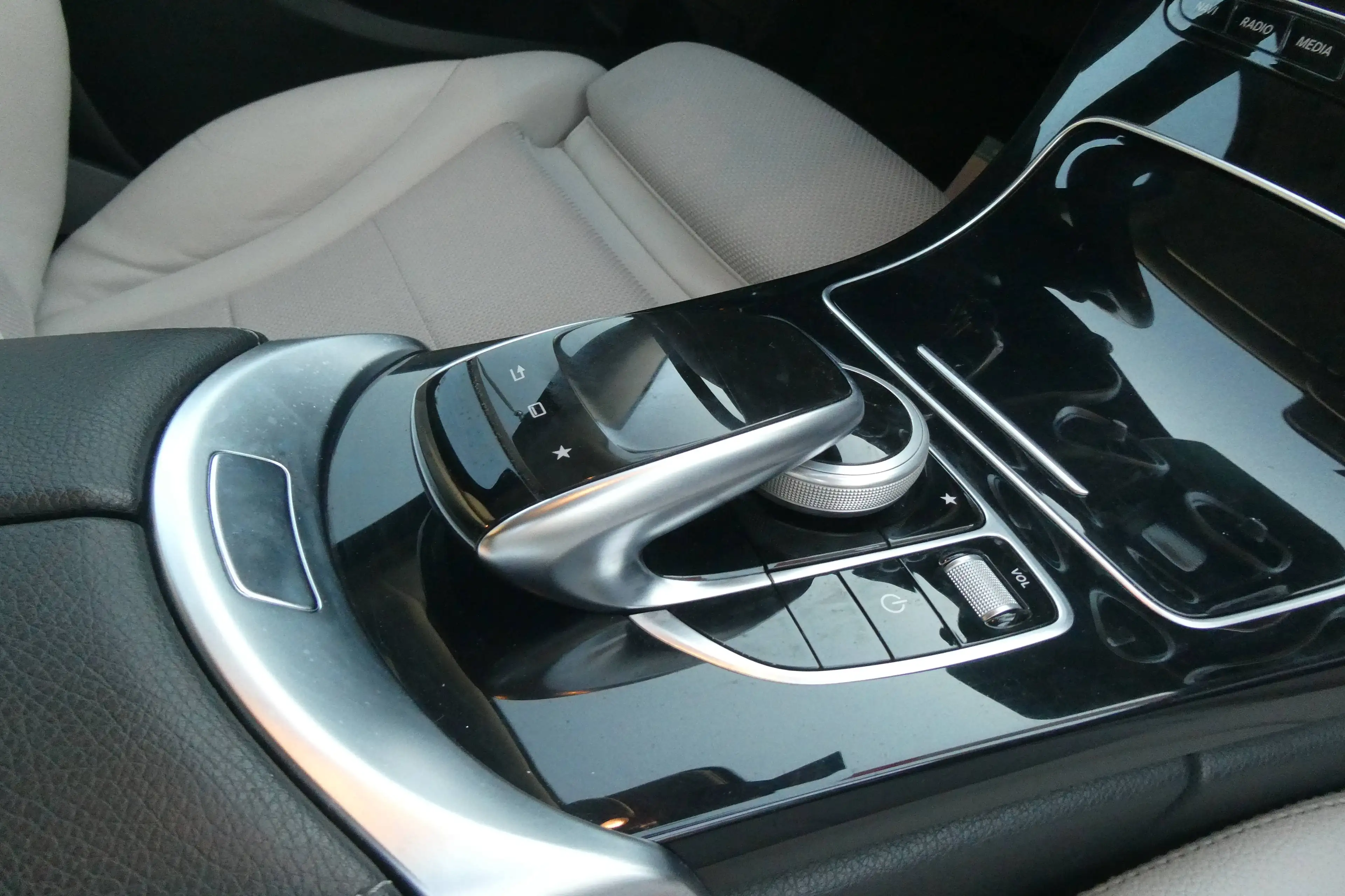 Mercedes-Benz C 250 C 250 d 4Matic T 9G-TRONIC Avantgarde — photo 14