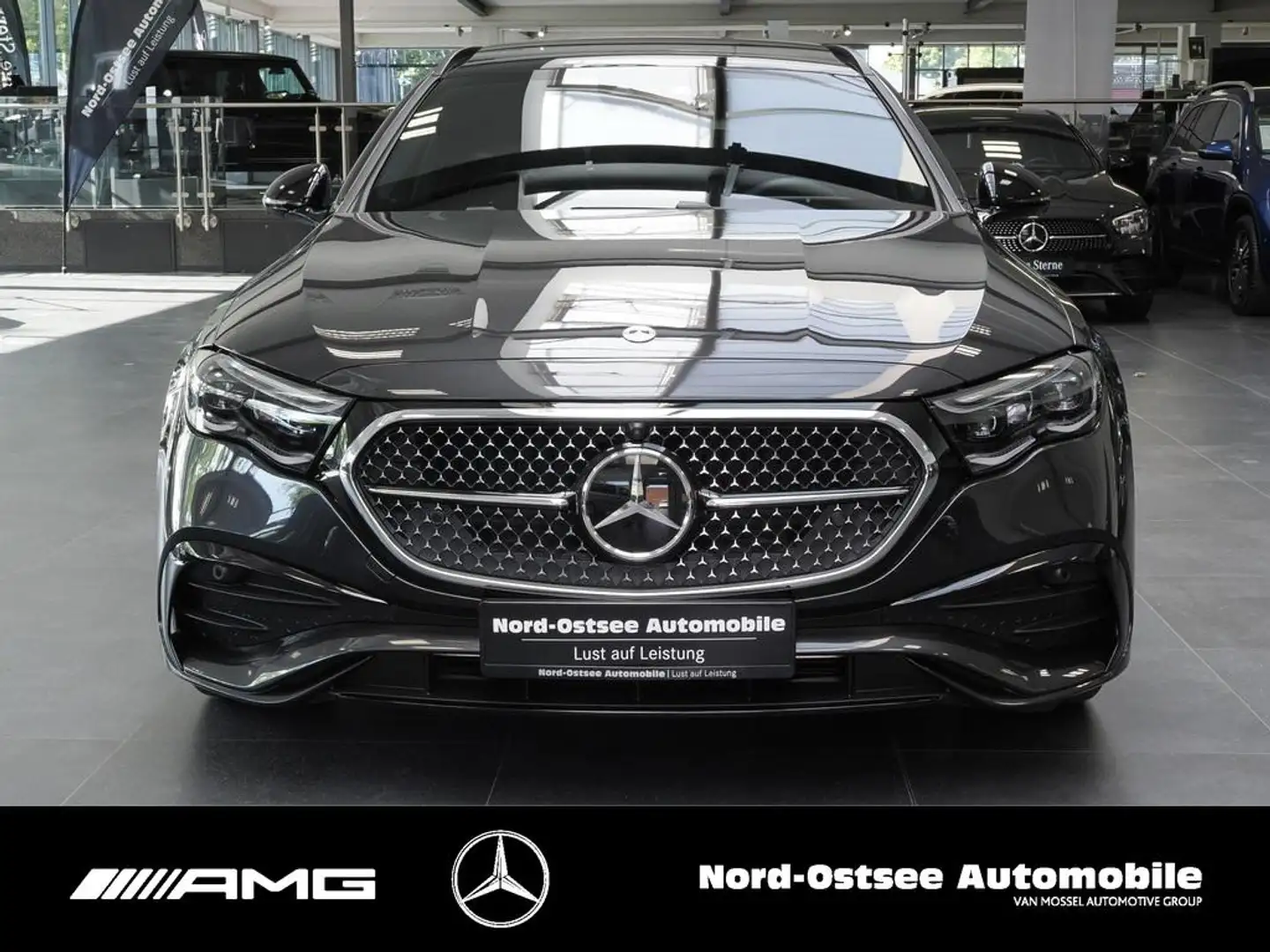 Mercedes-Benz E 200 T AMG DISTRO PANO AHK SHZ 360° MEMORY Grau - 2