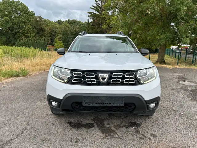 Dacia Duster view 8
