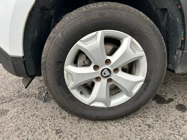 Dacia Duster view 9