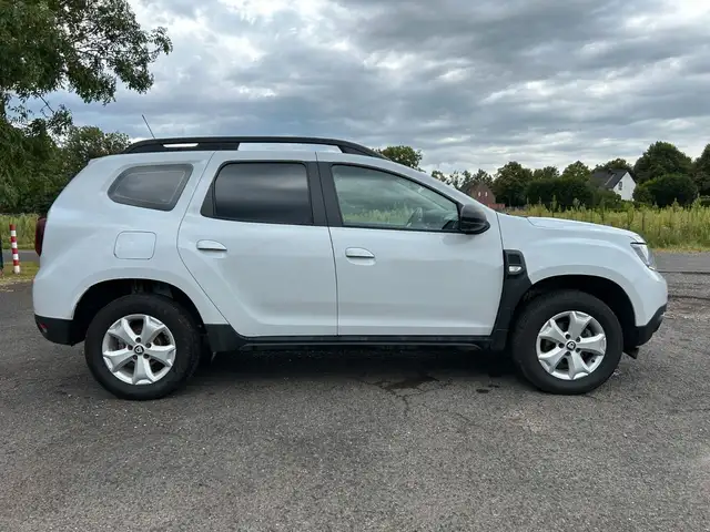 Dacia Duster view 6