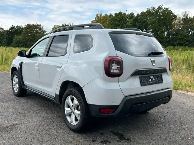 Dacia Duster view 3
