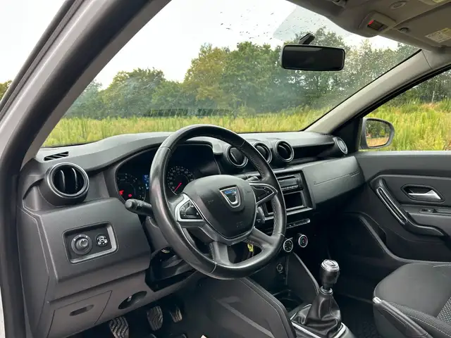 Dacia Duster view 11