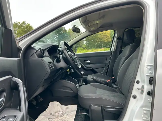 Dacia Duster view 10