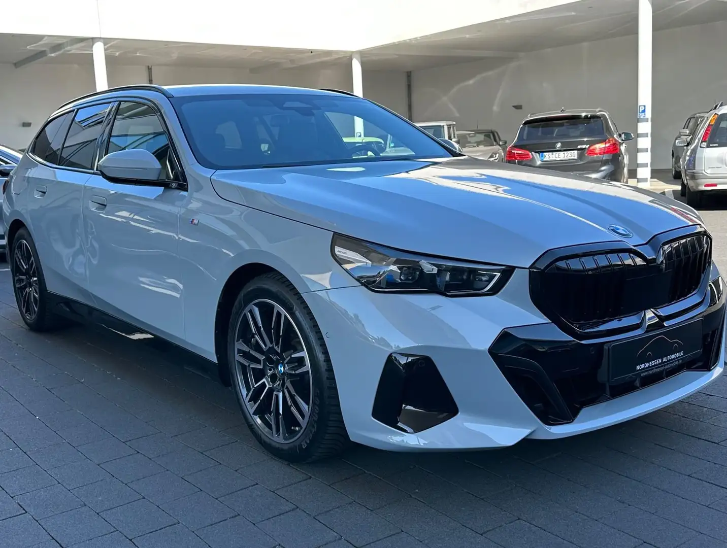BMW 520 d Touring M Sport | AHK | 360° | Sitzlüftung Grau - 2