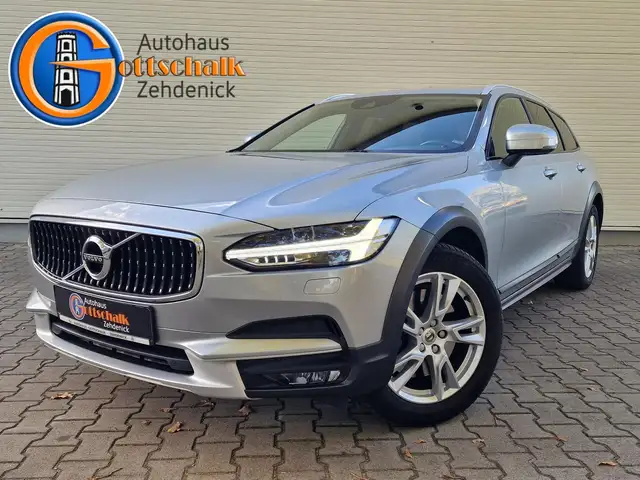 Volvo V90 Cross Country 250PS AHK NAVI STHZG LED RFK