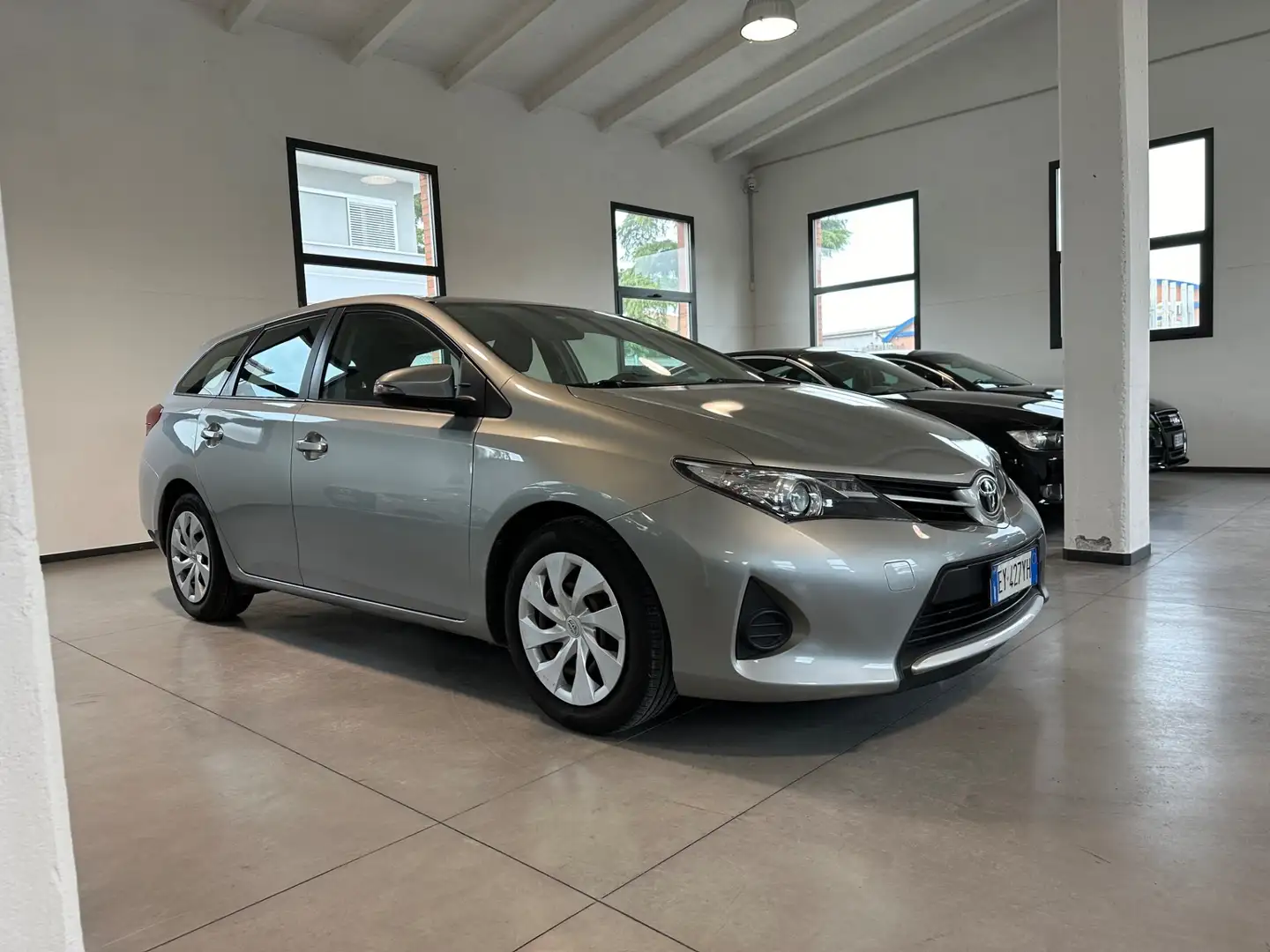 Toyota Auris Touring Sports 1.4 D-4D Active Szary - 2