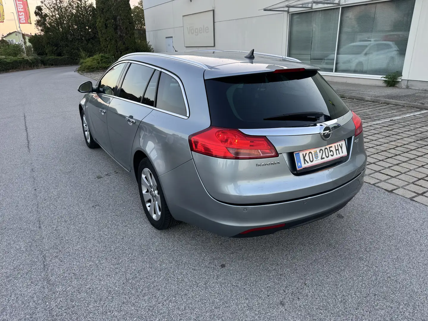 Opel Insignia 2.0 CDTI Sports Tourer Automatik Selection Grau - 1