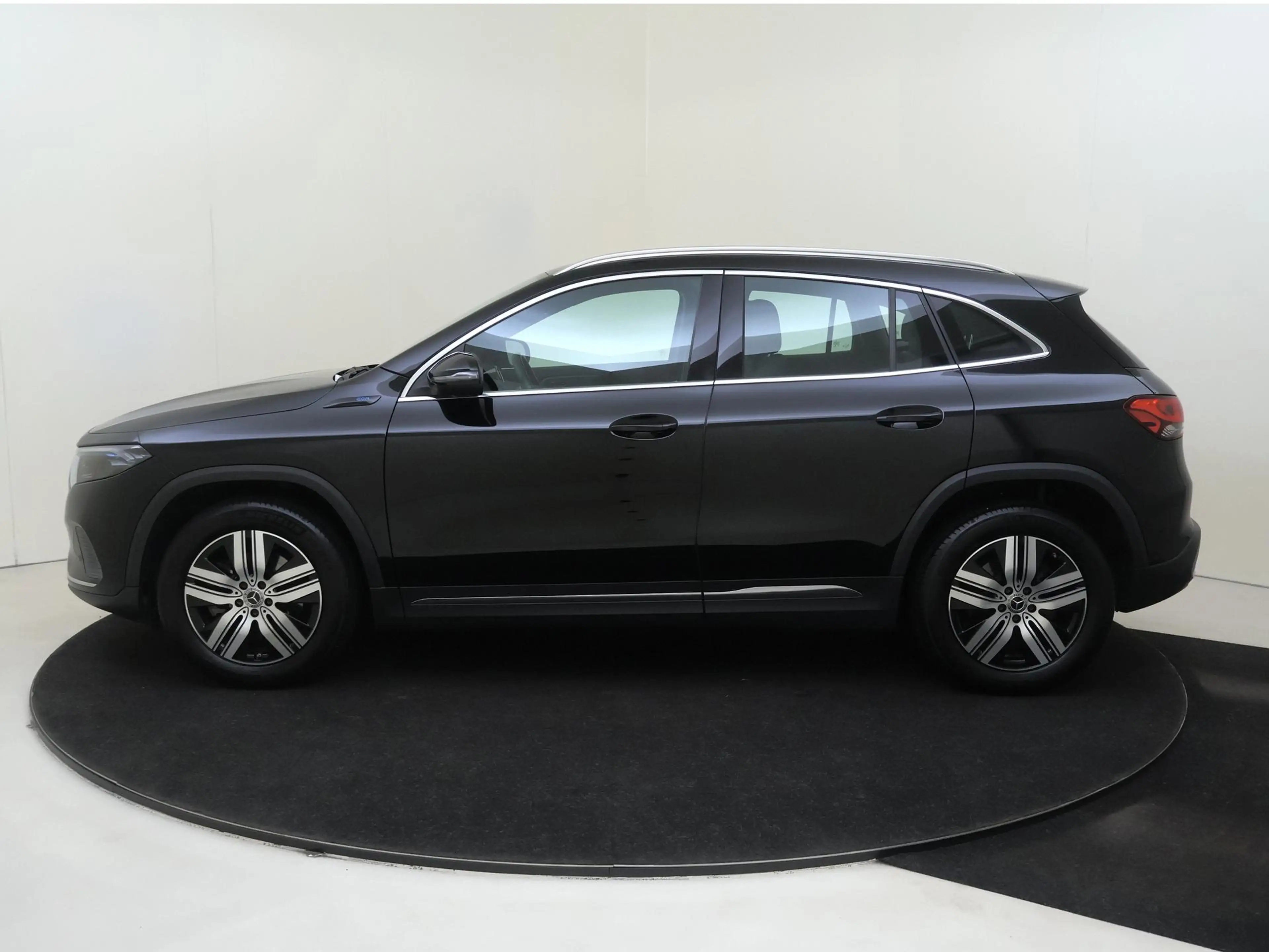 Mercedes-Benz EQA 250 Luxury Line 67 kWh / DISTRONIC/ Sfeerverlichting/ — photo 8