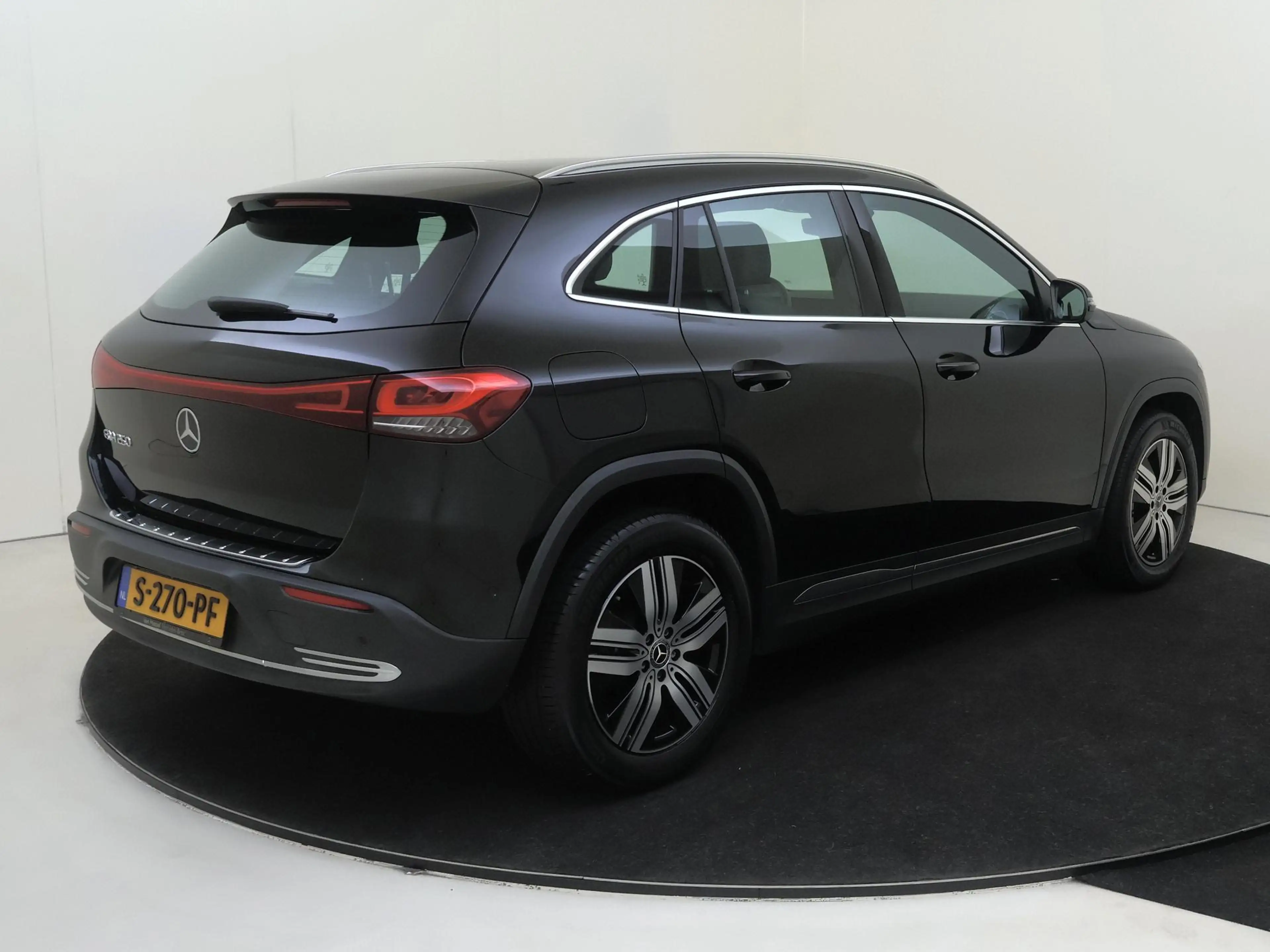 Mercedes-Benz EQA 250 Luxury Line 67 kWh / DISTRONIC/ Sfeerverlichting/ — photo 4