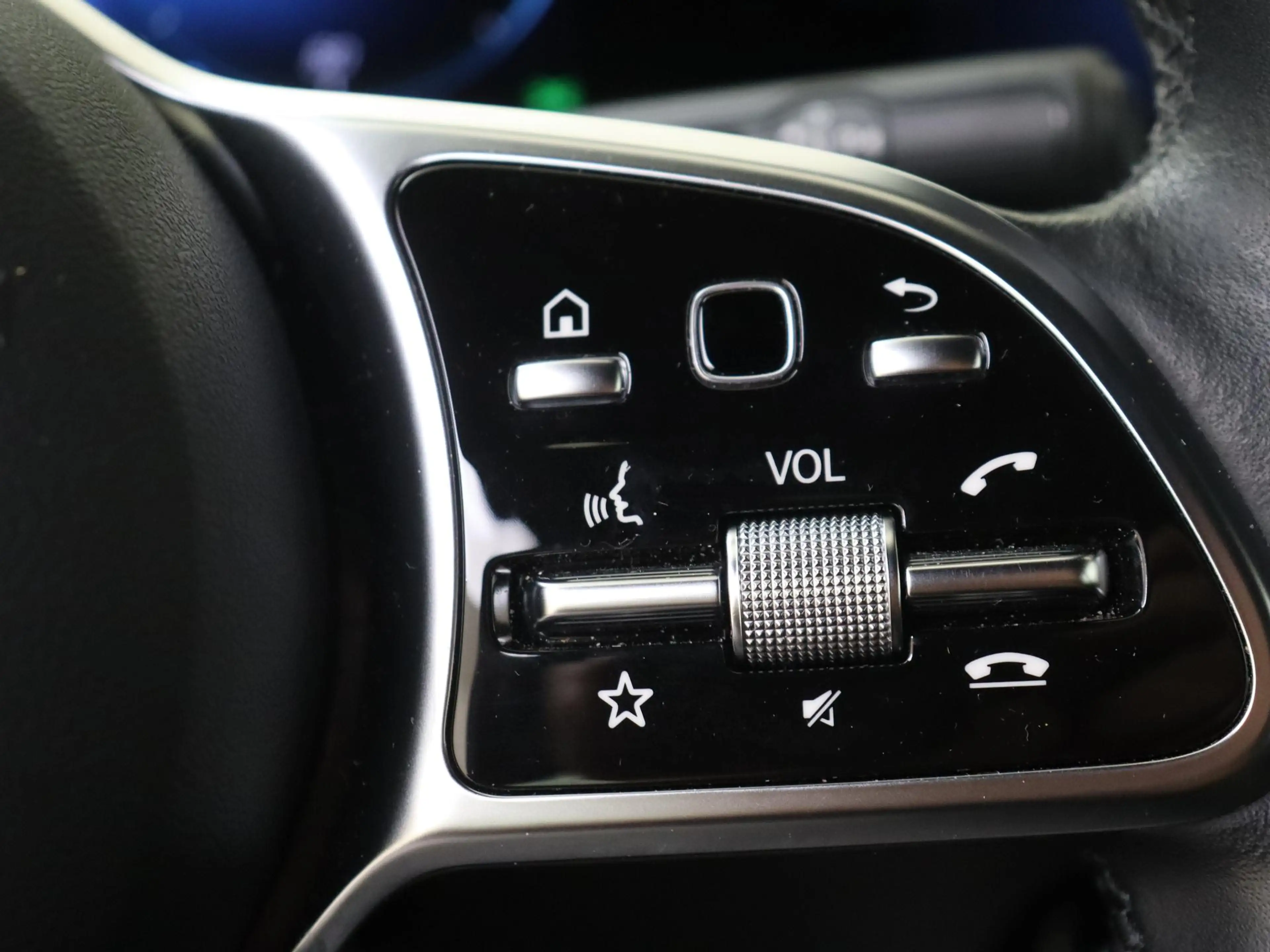 Mercedes-Benz EQA 250 Luxury Line 67 kWh / DISTRONIC/ Sfeerverlichting/ — photo 13